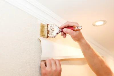 Pose de papier peint au Manoir — revêtements muraux et toiles de verre
